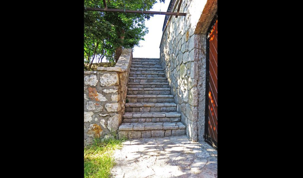 Estate & Winery San Duyevo בית כפרי *