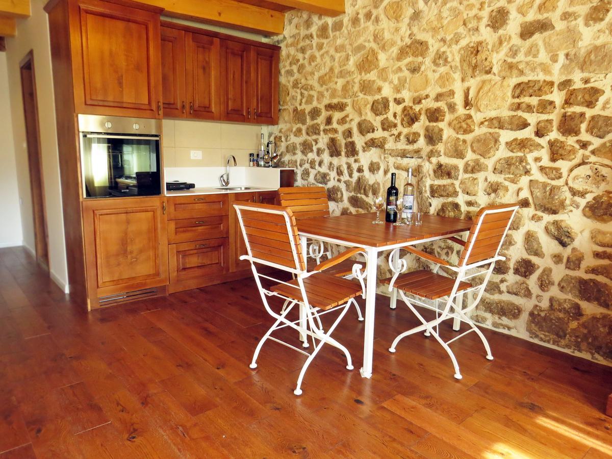 Estate & Winery San Duyevo בית כפרי